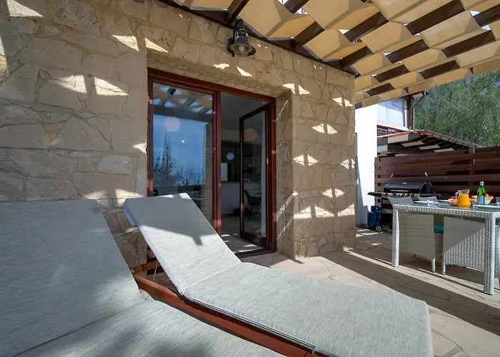 Hg37 Kopiaste - Newly Refurbished With Private Pool & Private Garden, Aphrodite Hills Vila