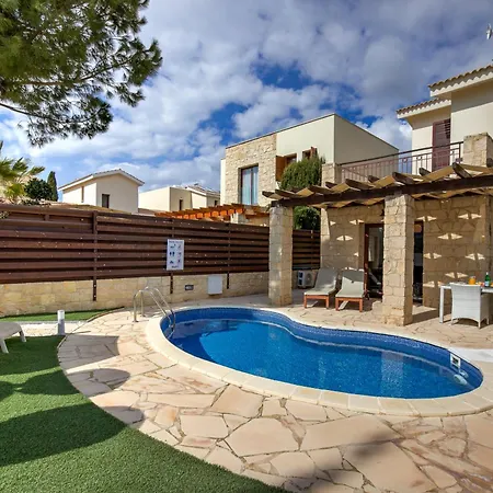 Hg37 Kopiaste - Newly Refurbished With Private Pool & Private Garden, Aphrodite Hills 别墅 *