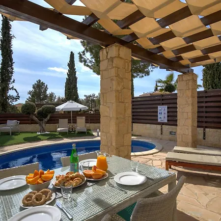 Hg37 Kopiaste - Newly Refurbished With Private Pool & Private Garden, Aphrodite Hills 库克里亚