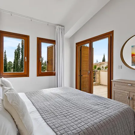 别墅 Hg37 Kopiaste - Newly Refurbished With Private Pool & Private Garden, Aphrodite Hills 库克里亚