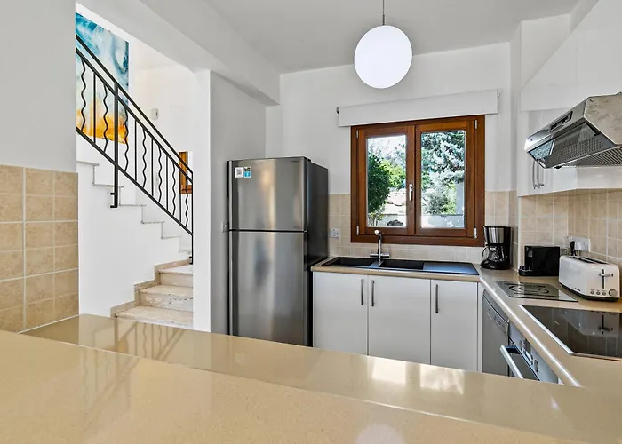 Hg37 Kopiaste - Newly Refurbished With Private Pool & Private Garden, Aphrodite Hills * クークリア