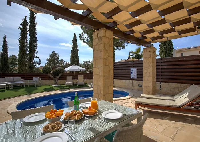 Hg37 Kopiaste - Newly Refurbished With Private Pool & Private Garden, Aphrodite Hills クークリア