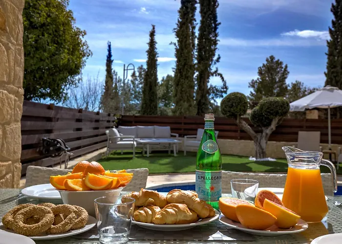 Hg37 Kopiaste - Newly Refurbished With Private Pool & Private Garden, Aphrodite Hills ヴィラ *