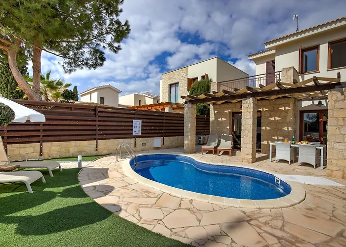 Hg37 Kopiaste - Newly Refurbished With Private Pool & Private Garden, Aphrodite Hills ヴィラ *