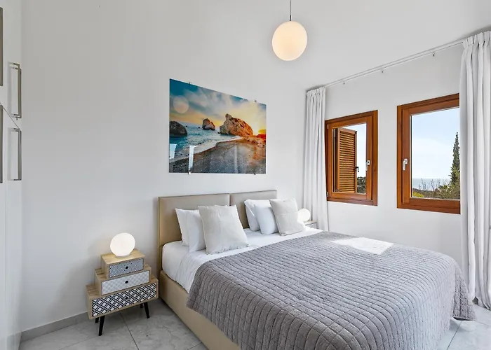 Hg37 Kopiaste - Newly Refurbished With Private Pool & Private Garden, Aphrodite Hills ヴィラ